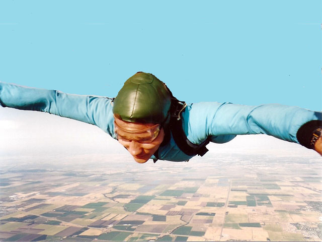 Photo of Kyril Faenov sky diving