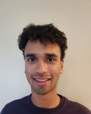 Portrait of peer advisor Joban